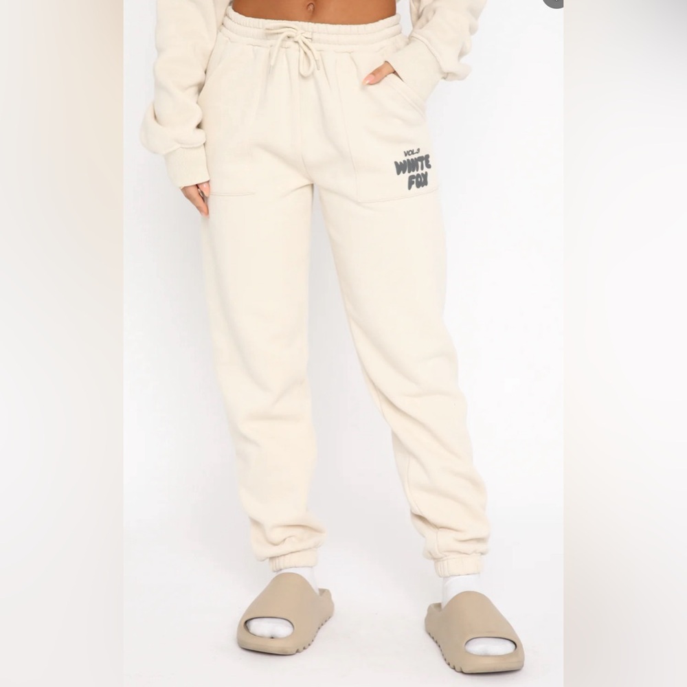 Wild Fox Offstage Sweatpants In Pebble
